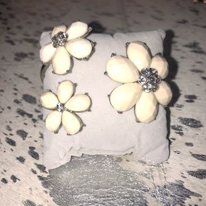 White flower crystal bangle